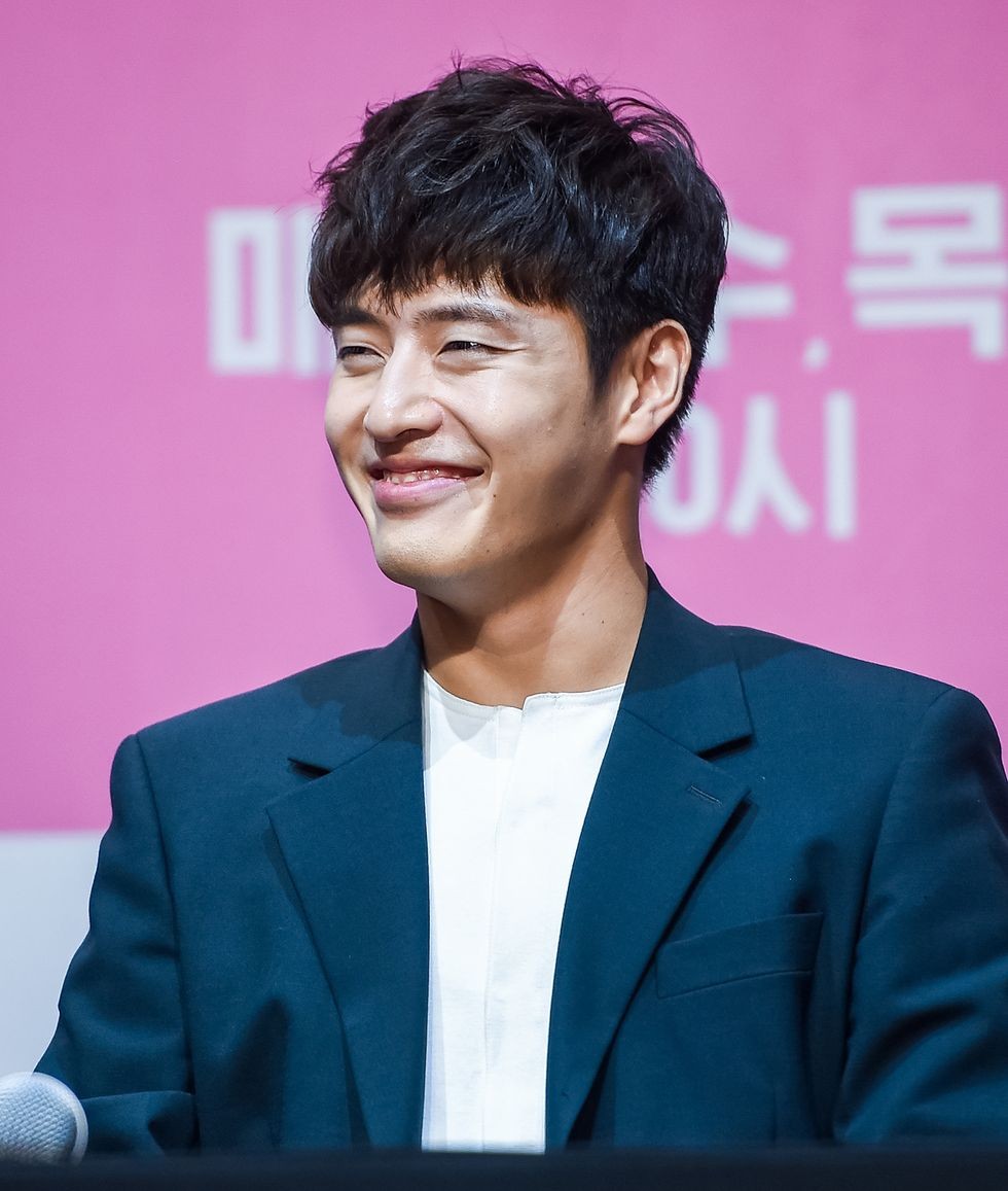 最強ネットアイドルから大富豪に 中華美人なジャン ザーティに接近