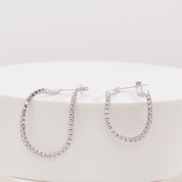 產品尺寸：總長度約8.9cm，正常配戴長度4.2cm。材質：通體S925純銀、3A鋯鑽電鍍：18K金/白金【蝦皮商城鑑賞期及退貨注意事項】 1.請盡量避免配戴飾品後，泡溫泉、游泳、運動以及噴香水等，因