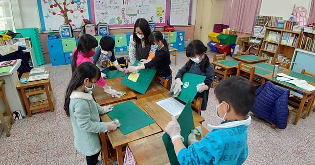 新冠肺炎1班1例全班停課　1校2例全校停課