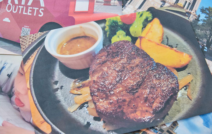 牛排的煎痕與油光的色澤也十足鮮明，看得人口水都要流下來啦！