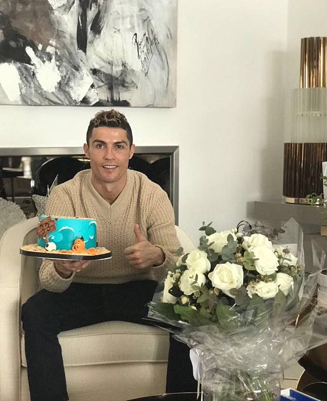  Gaya Cristiano Ronaldo di Luar Lapangan Sabung Ayam Online Selalu Modis, Ini 10 Gaya Cristiano Ronaldo di Luar Lapangan