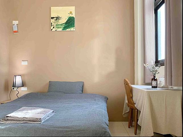 ▲柔和淡雅的設計風格，讓人有股悠閒放鬆的感覺。（圖/白貓民宿）