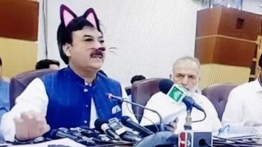 巴基斯坦政府官員直播會議，誤開貓耳濾鏡讓全世界都萌起來