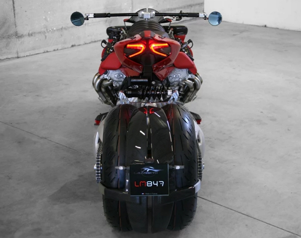 機甲創世紀？法國重機改裝廠 Lazareth 釋出一款搖臂變形、輪軸帶有噴射引擎的飛天四輪重機影片