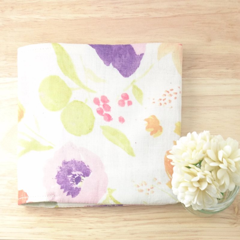 看起來像手帕般的輕薄樣式, 降低了拿在手上的害羞感。