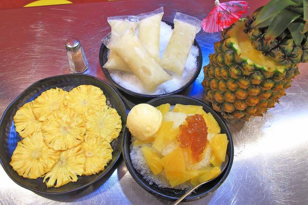【蘆洲美食】古早味旺來冰店-用整顆鳳梨製作的超豪華鳳梨冰 【蘆洲美食】古早味旺來冰店-用整顆鳳梨製作的超豪華鳳梨冰