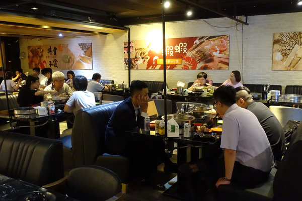 台北聚餐火鍋吃到飽-嗨蝦蝦百匯鍋物吃到飽，罐裝啤酒喝到飽，單點級水準火鍋吃到飽，頂級和牛、生蠔、盒裝冰品吃到飽