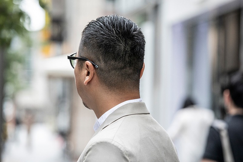 大人の最新ヘア メガネが似合う 知的な髪型は