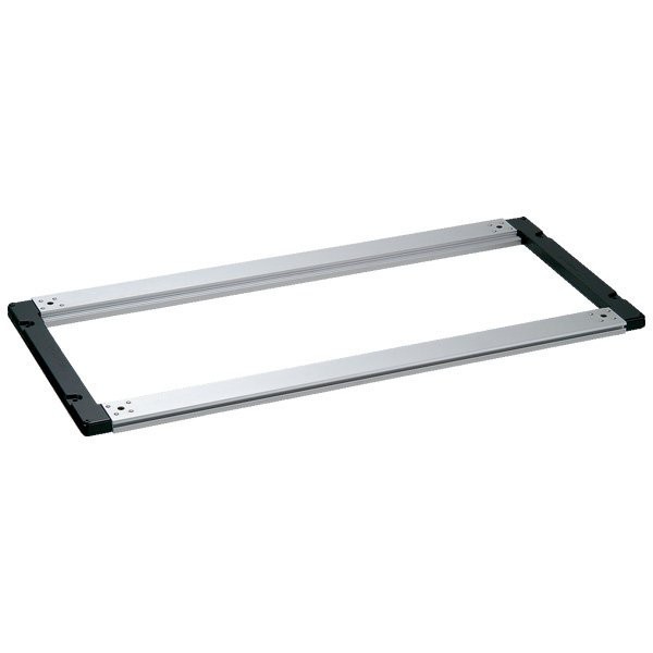 採用系統式配置可配合個人喜好搭配各類裝備的系統餐桌。共有三種選購組合。可另外選購4種高度的桌腳。從站立操作型到席地而坐型，各類形態一應俱全。