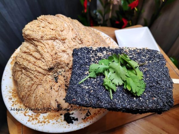 【永和美食】何家古制秘糖 #雪花冰 #珍想芋見泥 #豬血糕花生 #蛋捲牛奶冰炫風 #古坑重拿鐵 #永和冰店 #IG 打卡美食 (17).jpg