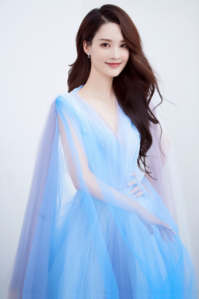 女星迪士尼公主裙8：李沁