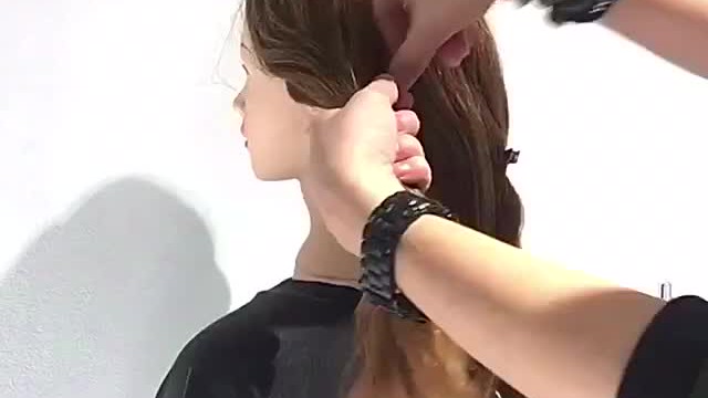 冬はさりげないアレンジで 後ろ姿美人 に