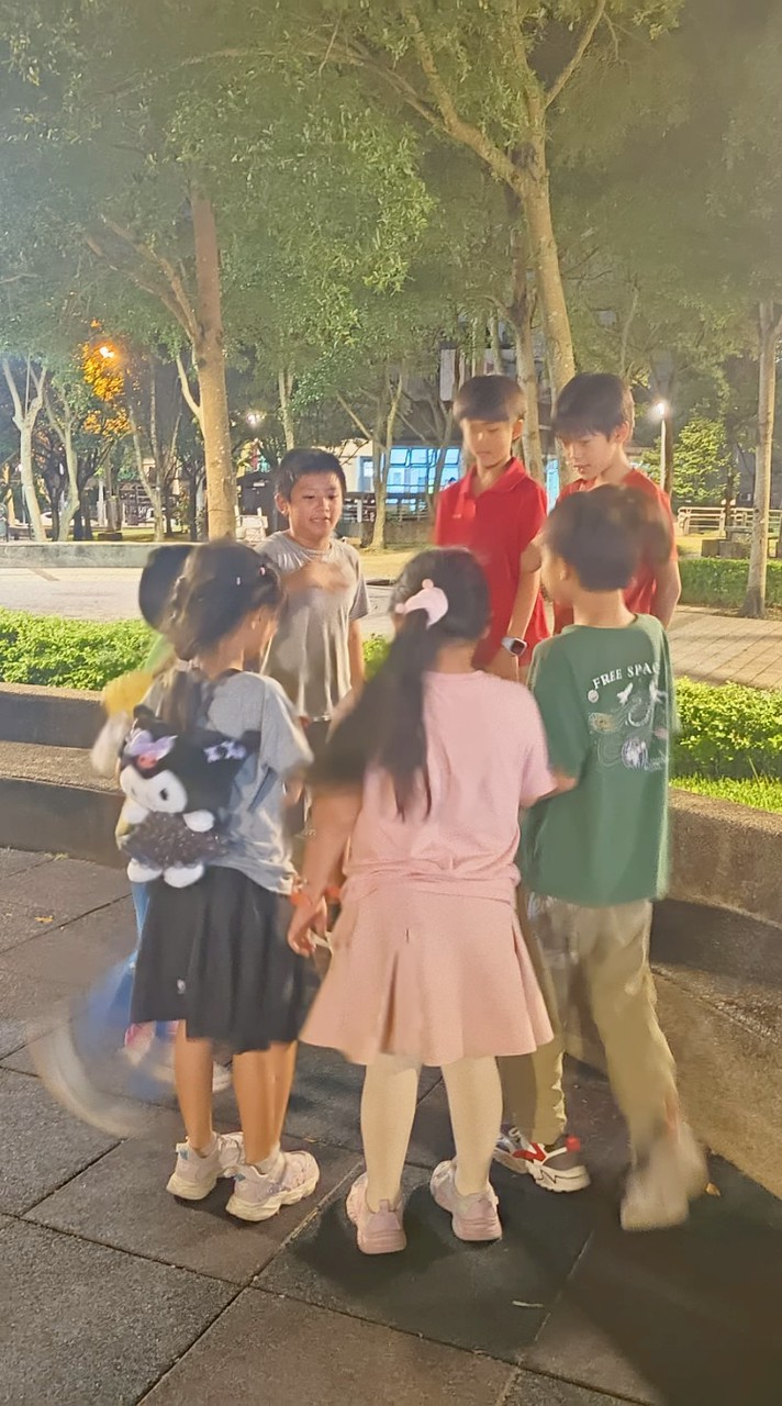 週五兒童排家長群