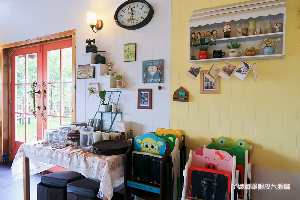 新埔普羅旺斯小木屋餐廳，超夢幻的雨滴蛋糕和草莓飲品，新竹賞櫻景點推薦！