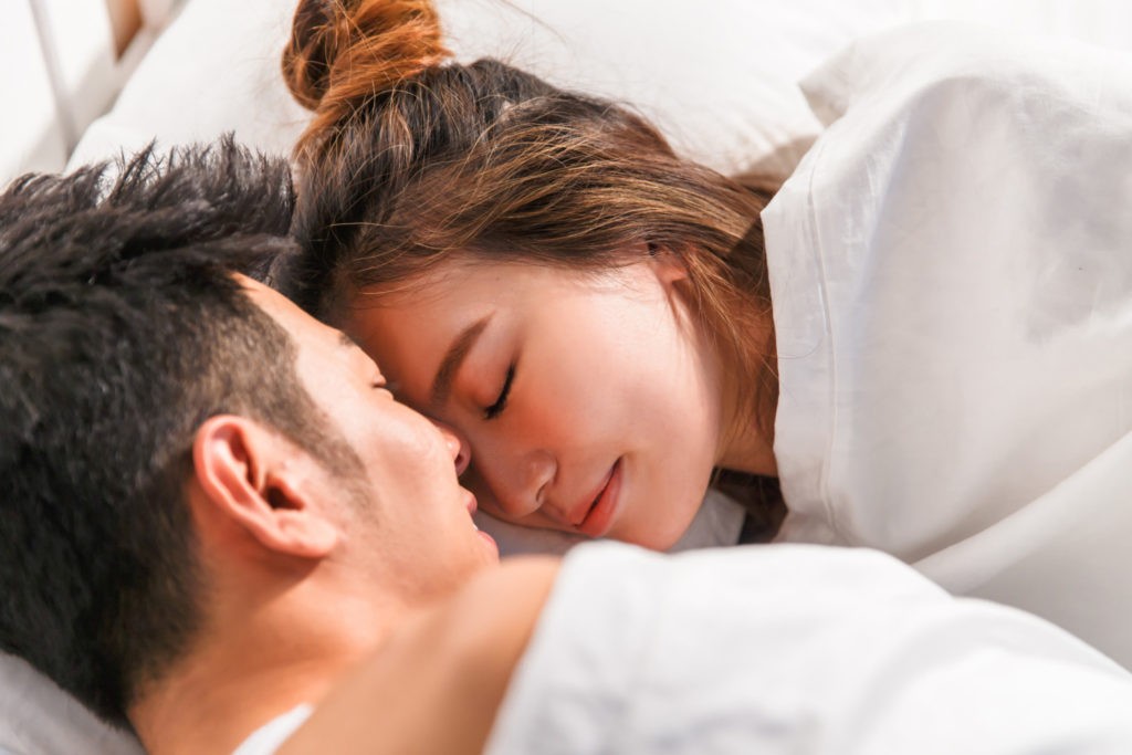 “プニプニ感”がたまらない…！ 彼がベッドの中で思わず触りたくなる「魅惑的な女性のパーツ」3選（ananweb）
