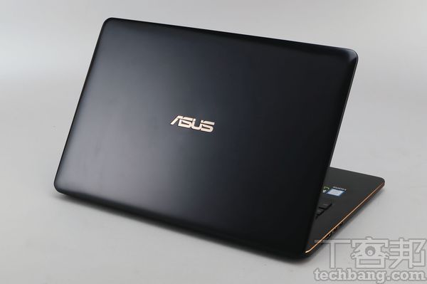 Asus ZenBook Pro 15 UX580－ 雙螢幕筆電，效能看得見