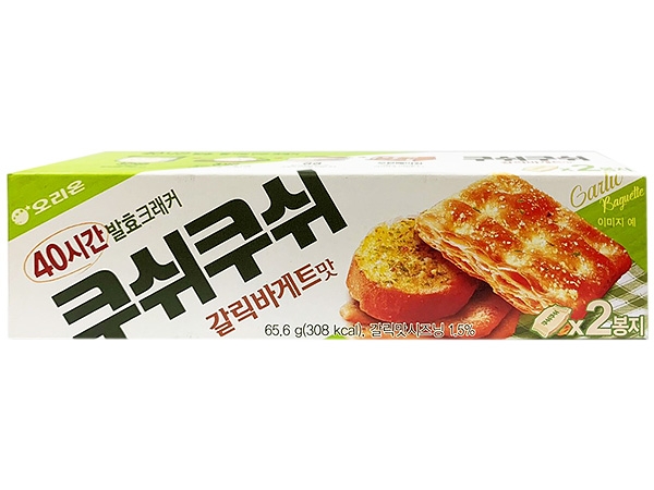 韓國 好麗友~千層餅乾(大蒜麵包味)65.6g【D135003】，還有更多的日韓美妝、海外保養品、零食都在小三美日，現在購買立即出貨給您。