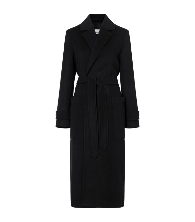 Add this timeless Burberry coat to your outerwear collection for life-long appreciation. Crafted ent