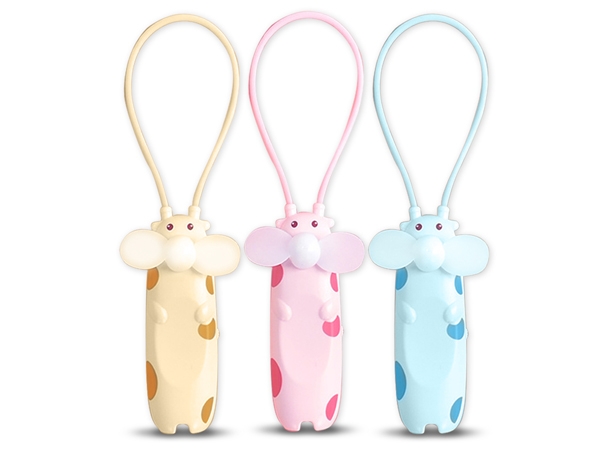 長頸鹿USB充電小風扇(1入) NO.LD202 顏色可選【D365124】，還有更多的日韓美妝、海外保養品、零食都在小三美日，現在購買立即出貨給您。