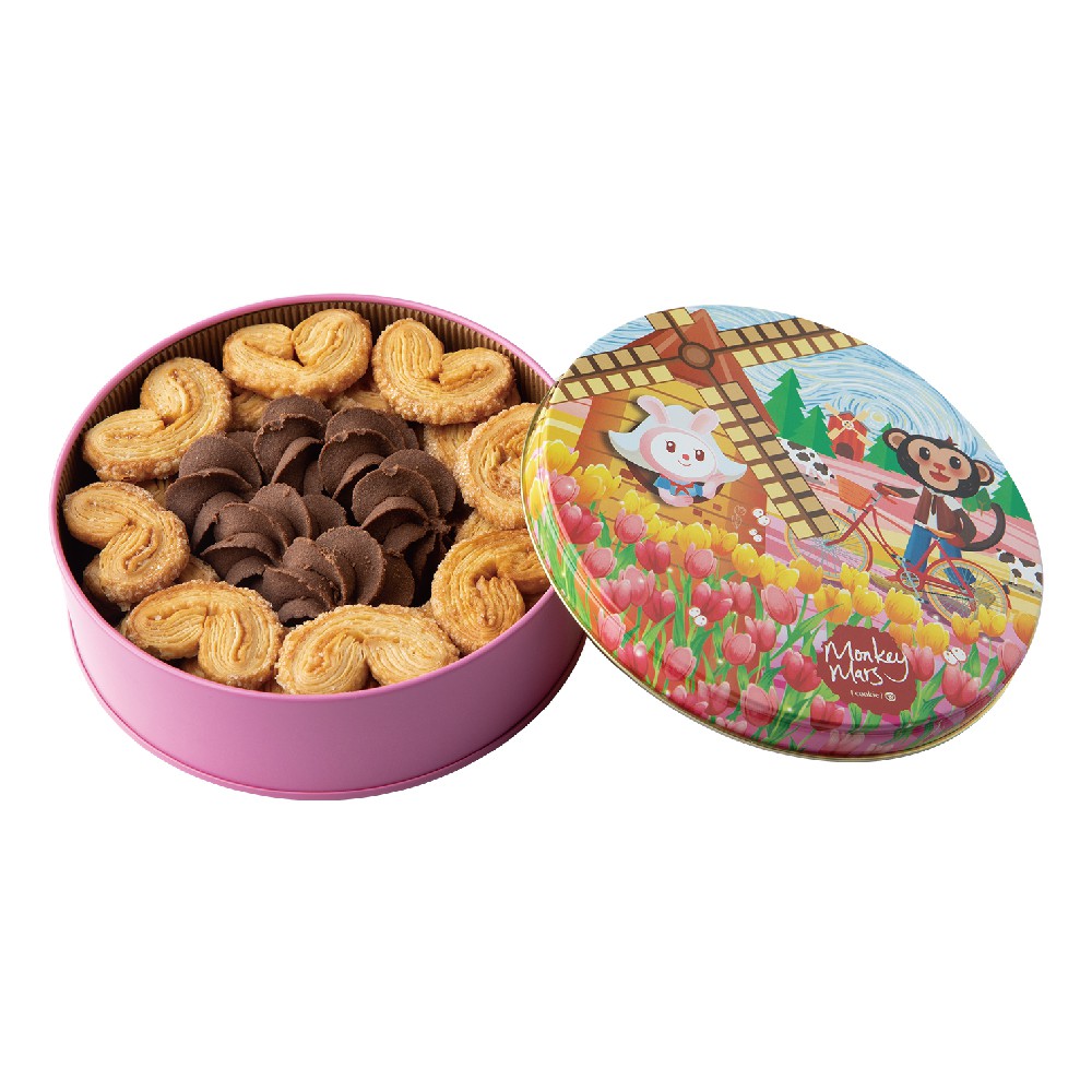 嚴選各地優質食材，用低糖、少油手法烘焙而成。我們堅持向香料色素說NO，也堅持天然的製程和包裝。因為我們相信，這才是對待地球最好的方式。從打開鐵盒的美味餅香，到最後一片入喉的餘韻，Monkey Mars