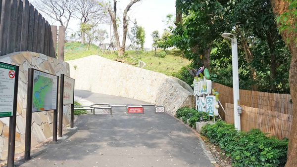 【新北市特色公園景點】員山公園-高度超過4公尺的超高速溜滑梯、滑草坡，不分年齡都可以玩的免費溜滑梯