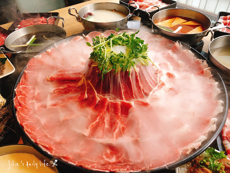 ALLYOUCANEAT,ATT,hotpot,Taoyuan,trainstation,二鍋,吃到飽,壽喜燒,大仙牛肉盤,小火鍋,平價,桃園火車站,筷時尚,預約,鬥牛士,鬥牛士二鍋 桃園 @跟著Julie一起走吧