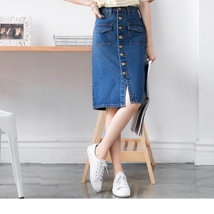 青春無敵的排釦設計穿出時下最夯韓妞look！ 下擺開衩若隱若現露出腿部肌膚，散發性感魅力! ************** 小提醒： 釦可開，口袋為真 建議單獨洗滌，手洗或放洗衣袋洗最佳喔(勿用熱水) 