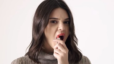 不照鏡化妝也這麼美！Kendall Jenner 於短片中接受 9 個挑戰