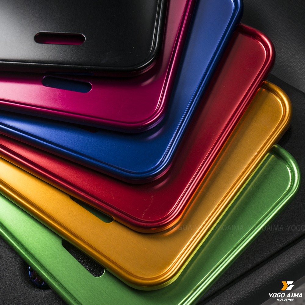 【野蠻公牛】一直以來提供高CP質產品給各位，物廉價美的產品廣受車有好評，這次強勢推出CNC鋁合金大牌底板，不僅保護車牌，還能點綴愛車!【適用怎樣的車牌?】適用摩托車白牌，小型7碼(含電動車)【安裝會很