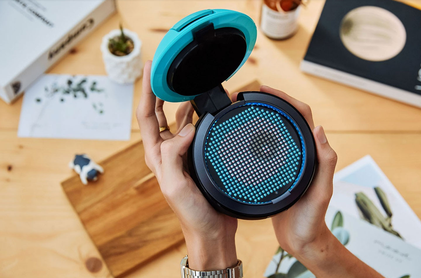 CarWink 駕駛小夥球開箱動手玩：多樣化表情符號搭配聲控操作，輕鬆搭起與後車溝通的橋樑！