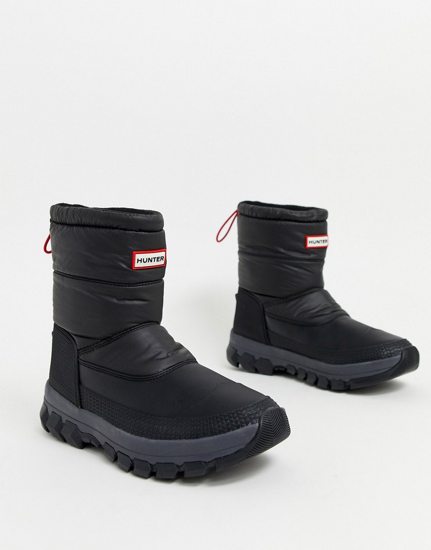 Boots by Hunter For when you need that cold-weather comfort Insulating fleece lining Mid height Draw