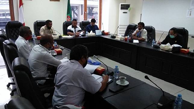 Sejumlah Jalan dan Jembatan di Trans Seram Rusak, Distribusi Bahan 