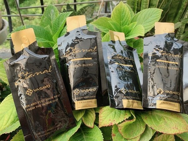 倪倪愛健康－（膠原蛋白飲推薦）歐美明星網紅名媛維持體態全方位肌膚Q彈、美白、光澤三合一的新寵兒-VASAYO維善優 優恆青春飲 Eternal 開箱直擊分享