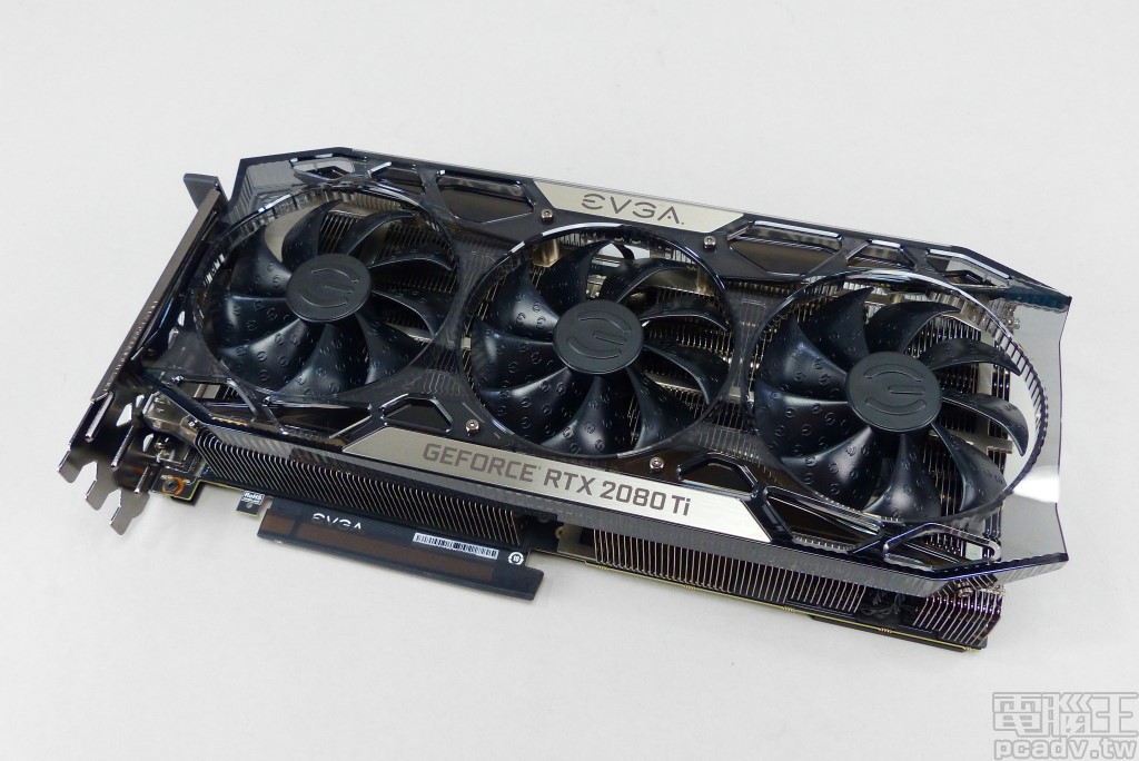 GeForce RTX 2080 Ti FTW3 Ultra Gaming 散熱器採用 3 組 90mm 風扇