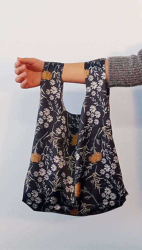 September meadow九月的草地環保購物袋Size-L， 台灣原創手繪花草圖案設計