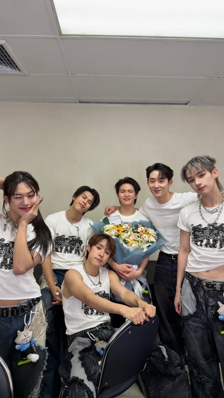 มีเพื่อนครบทุกจังหวัดโครตมีความสุข (ปล่องของติ่ง)