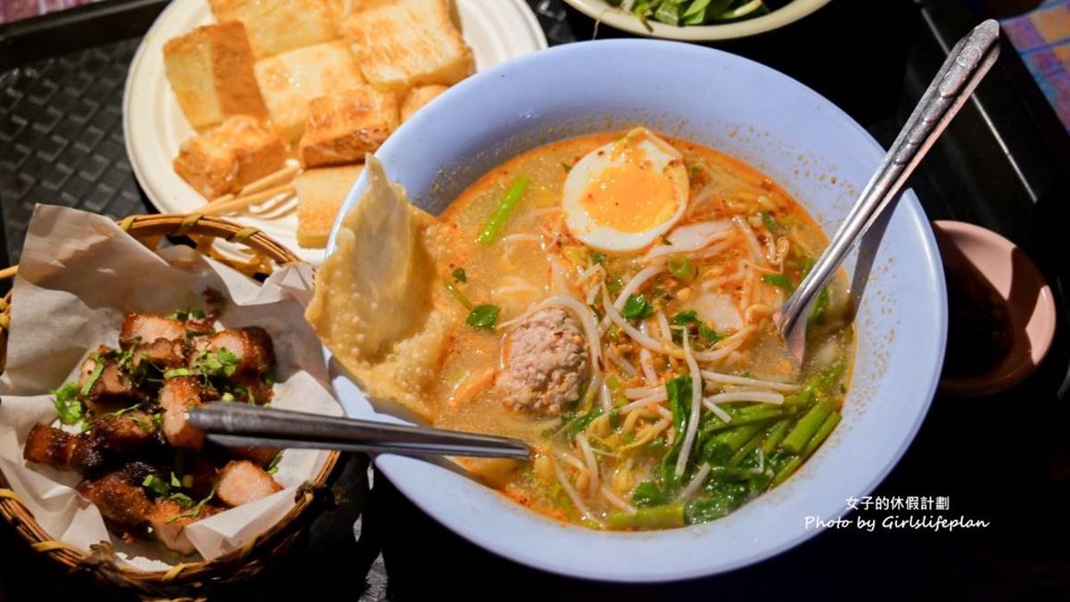 55元起免出國開吃！雙北６泰式料理推薦：排隊路邊攤、厚切月亮蝦餅、炒泡麵