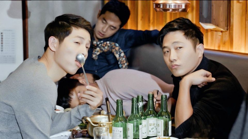 劇中太陽的後裔，劉大尉和徐上士喝了三天三夜～