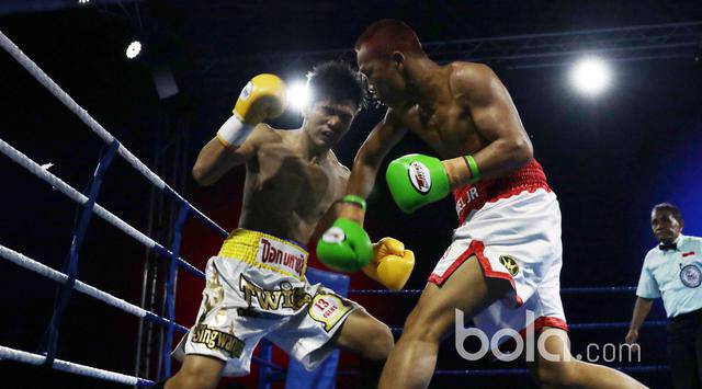 Aksi Daud Yordan Merobohkan Lawannya di Atas Ring Singapura