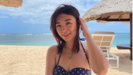 Outfit-nya Curi Perhatian, 7 Gaya Livy Renata Main di Pantai