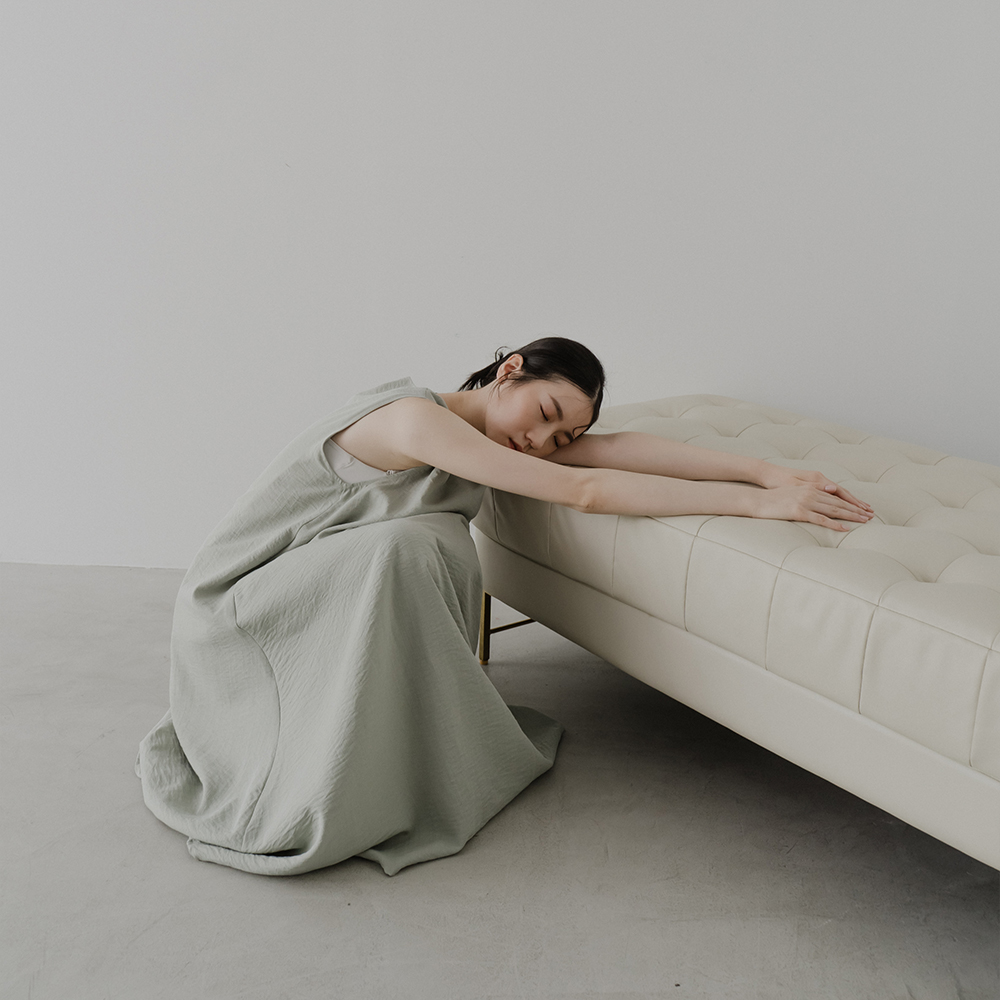 簡約V領設計傘擺無袖長洋裝-綠