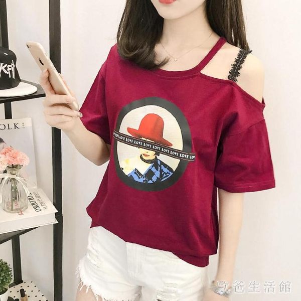 中大尺碼蕾絲上衣超火cec短袖棉質寬鬆百搭古著感少女港味2019新款露肩t恤夏DC1807【歐爸生活館】