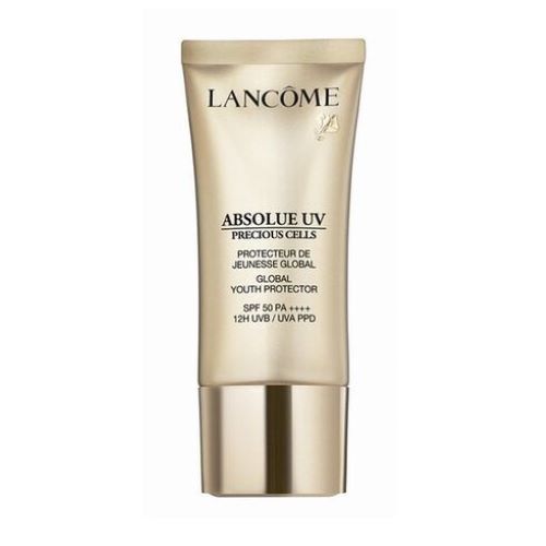 瞄準 1.防護 2.美白 3.抗老 的三重防禦保養效果，達到頂級防曬最高防護等級。《絕對完美極緻隔離霜SPF 50 PA++++》以最完整的紫外線隔離及全面性的抗老成分等，提供肌膚最頂級的防禦功效。結