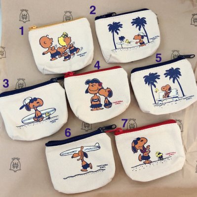 8*11*2.5cm，純棉帆布材質，無染色，可能偶有雜色線和黑點（棉籽）非瑕疵。 不大但是可裝多張卡片、零錢、鑰匙等。曬黑史努比精緻膠花超級可愛！出口美國夏威夷史努比專賣店商品，款式、版本出了很多，原