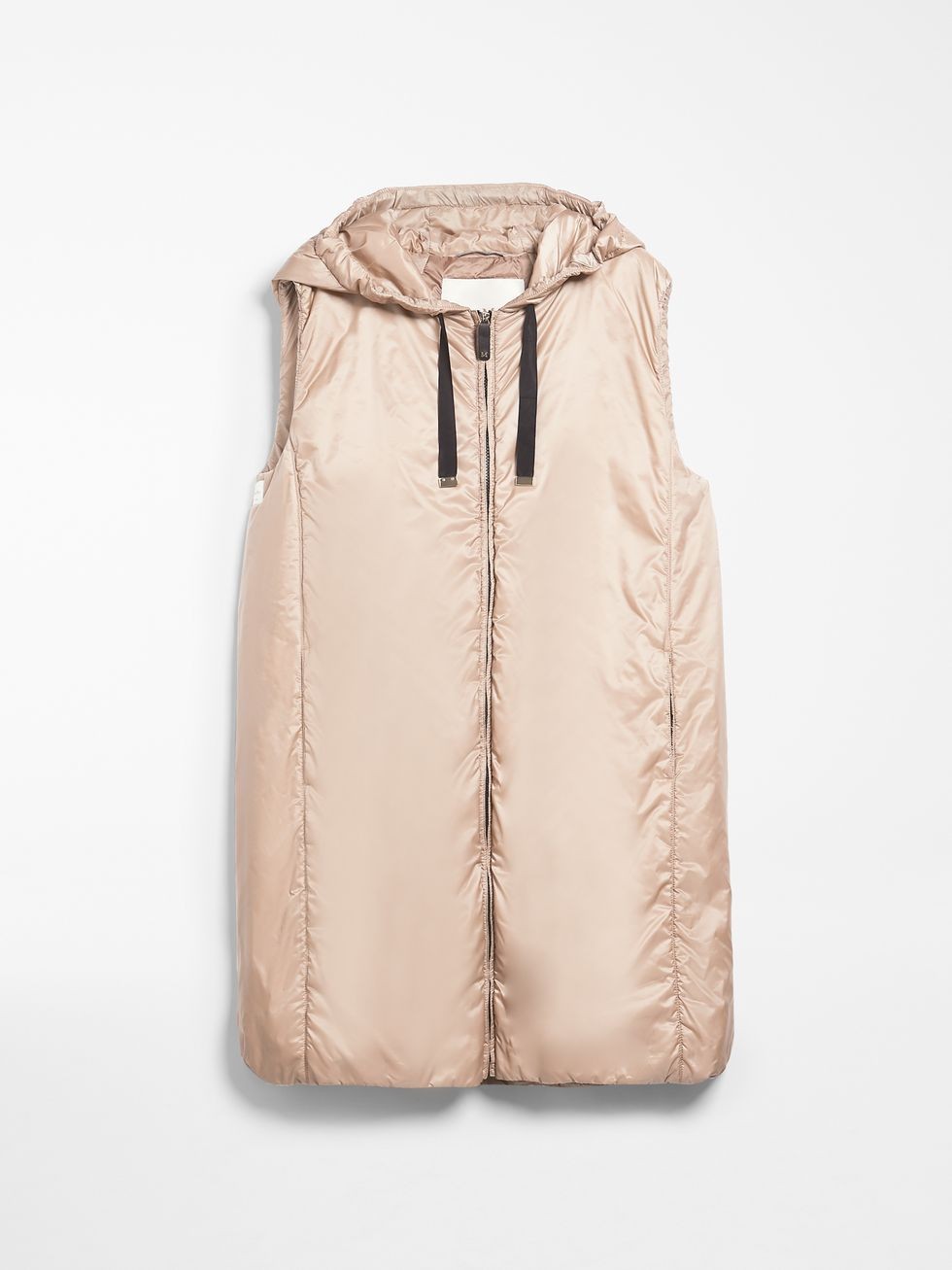 春先まで活躍 ダウンベストをおしゃれのアクセントに 婦人画報クローゼット