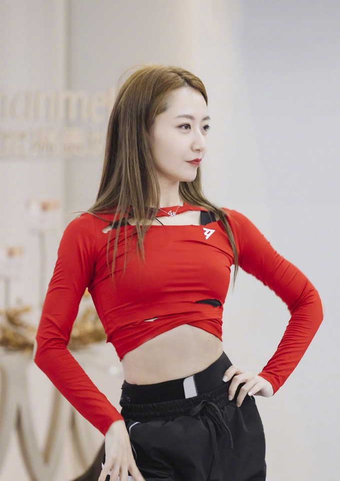 《乘風破浪的姐姐》美腿女神2：白冰