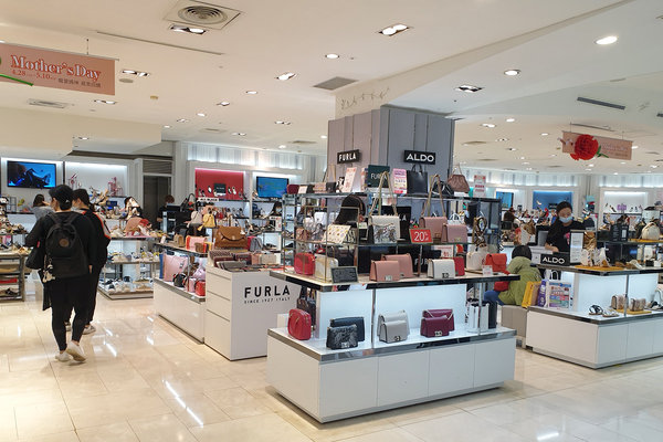 HAPPY GO Pay使用教學，最懂女人心的行動支付，週年慶血拚省很大，付款、電子發票載具、集點一次完成上手超容易