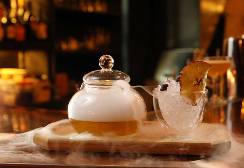 「小木偶的烏龍世界」結合茶與調酒，喝起來清新爽口(420元) 。（圖／于魯光攝）