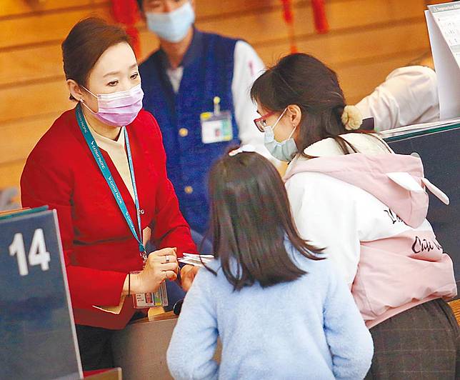 錄取不報到 華航凍結空服近百人