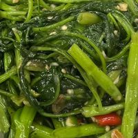 ร้านข้าวต้มผักบุ้งลอยฟ้า หน้าตลาดดีดีพลาซ่า (เจ๊น้ำ)